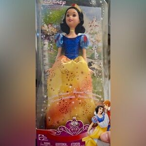 DISNEY SNOW WHITE BARBIE -  NWT